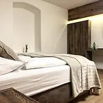Dvur Pecinov Hotel Benesov (Central Bohemian)