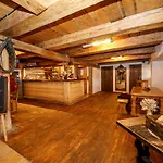Dvur Pecinov Hotel