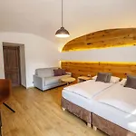 Hotel Dvur Pecinov