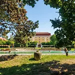 Dvur Pecinov Hotel 4*