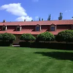 Dvur Pecinov Hotel