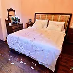 Hotel Dvur Pecinov Benesov (Central Bohemian)