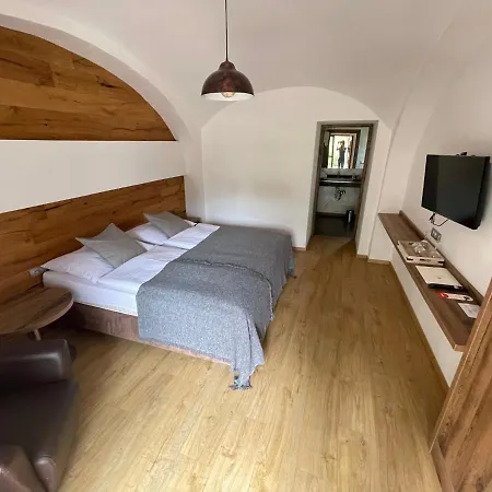 Hotel Dvur Pecinov
