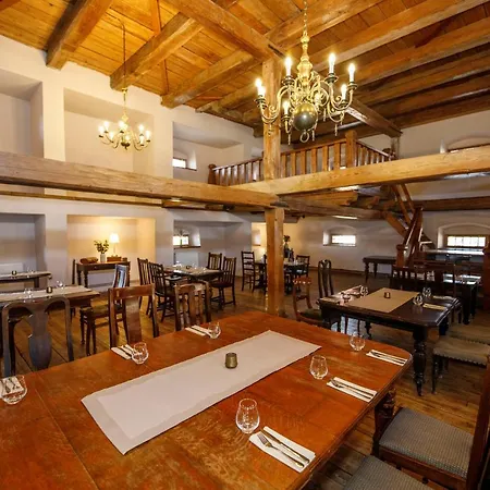 Dvur Pecinov Hotel Benesov (Central Bohemian)