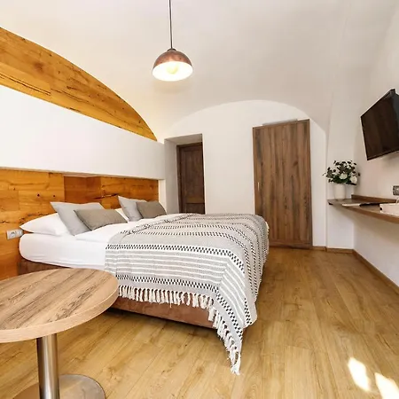 Dvur Pecinov Hotel