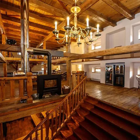 Dvur Pecinov 호텔