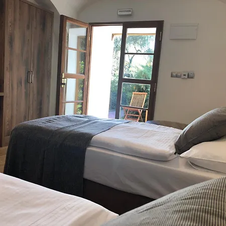 Dvur Pecinov Hotel