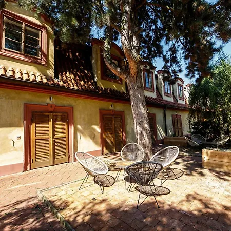 Hotel Dvur Pecinov 4*