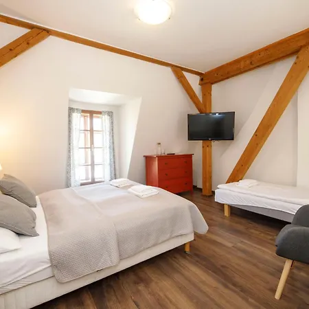 Dvůr Pecínov Hotel