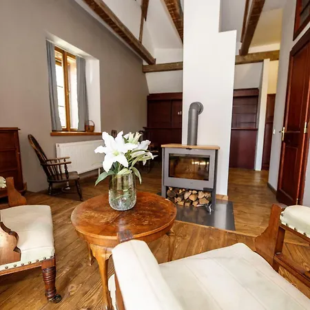 Dvur Pecinov Hotell