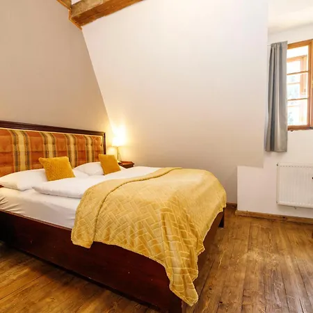 Dvur Pecinov 4*