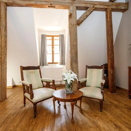 Dvur Pecinov 4*
