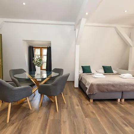 Dvur Pecinov Szálloda 4*