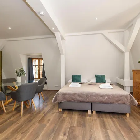 Dvur Pecinov 4* بينيسوف