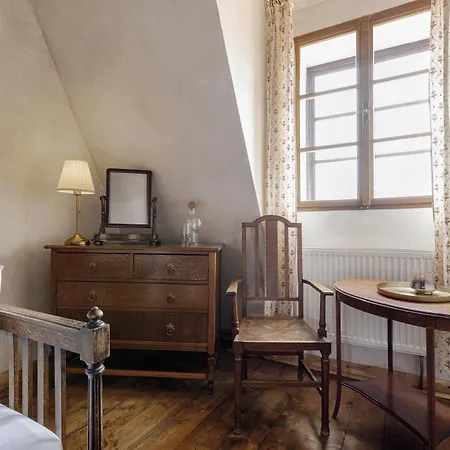 Dvur Pecinov Hotel Benesov (Central Bohemian)