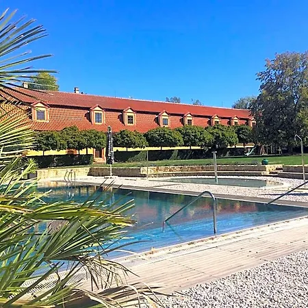 Hotel Dvur Pecinov