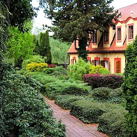 Dvur Pecinov 4* Benesov (Central Bohemian)