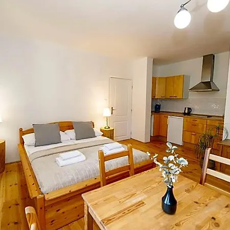 Dvur Pecinov Hotell