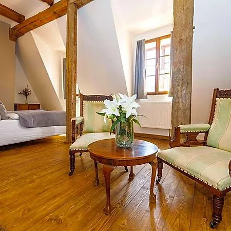 Dvur Pecinov Hotel