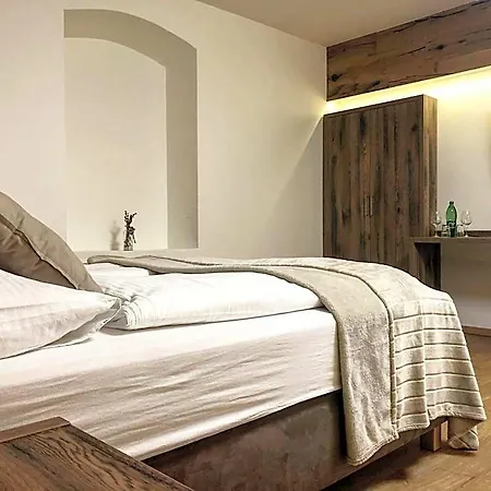 Dvur Pecinov Hotel Benesov (Central Bohemian)