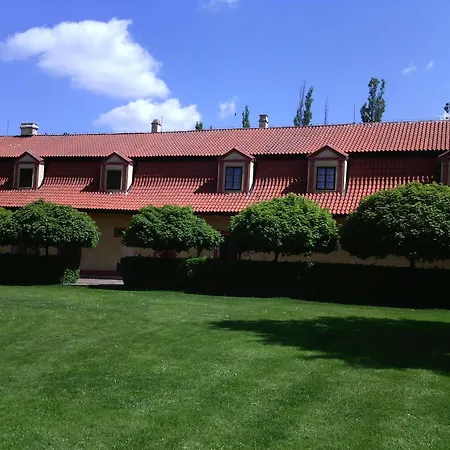 Dvur Pecinov Hotel