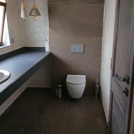 Dvur Pecinov 4*