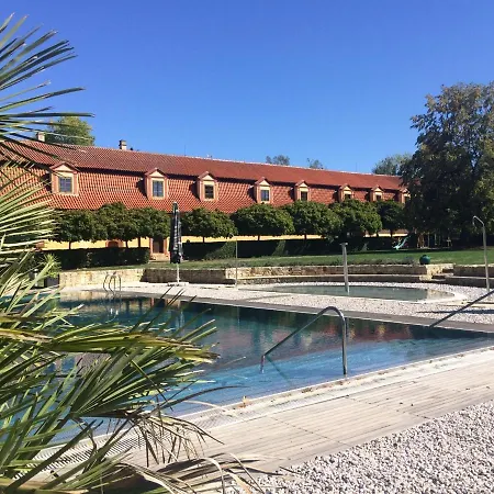 Dvur Pecinov Szálloda 4*