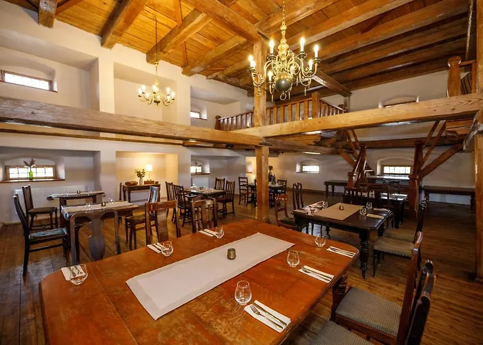 Dvur Pecinov Otel Benesov (Central Bohemian)