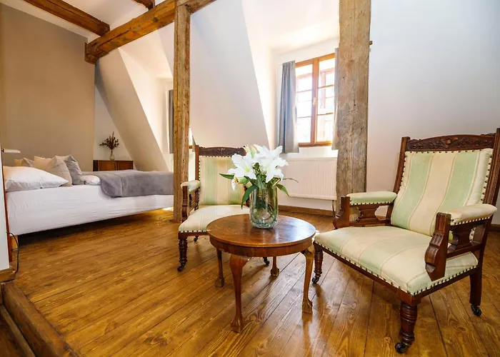 Otel Dvur Pecinov