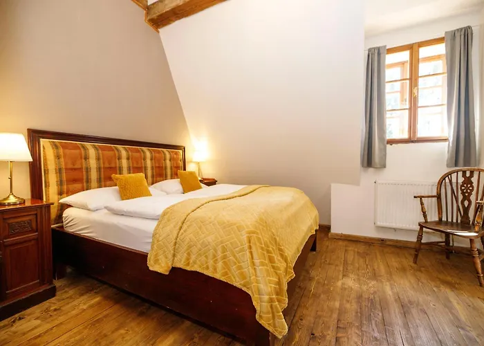 Dvur Pecinov 4*