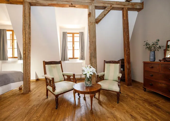 Dvur Pecinov 4*