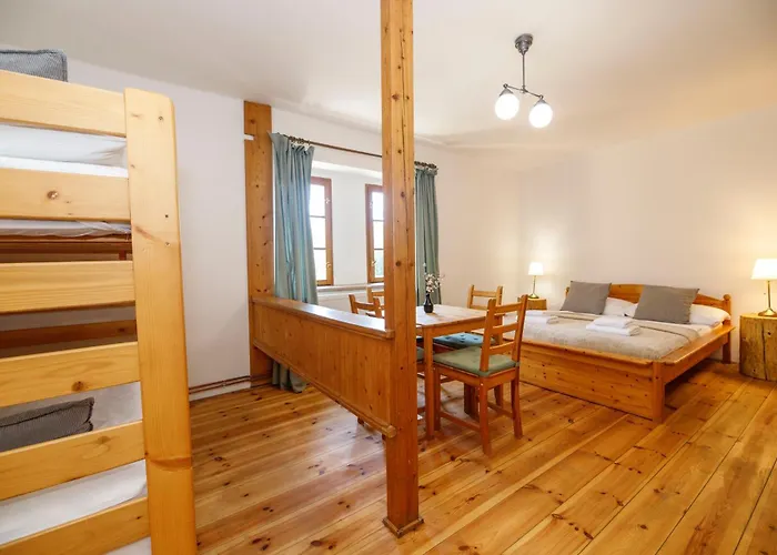 Otel Dvur Pecinov