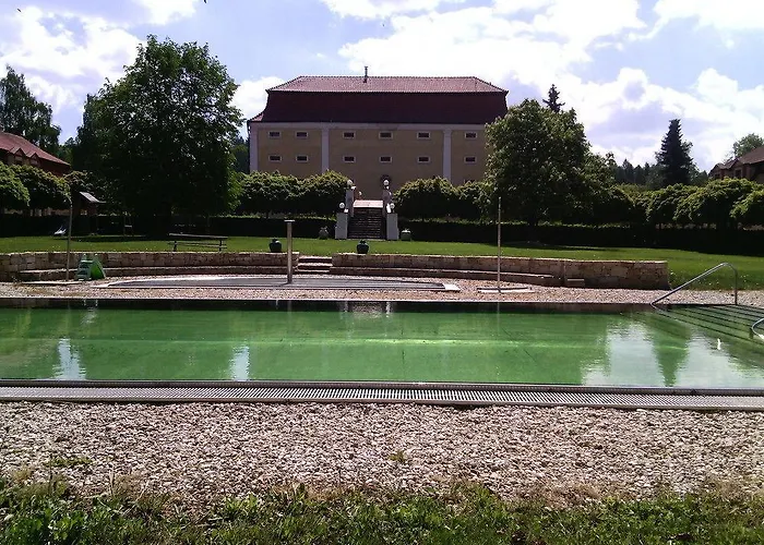 Dvůr Pecínov