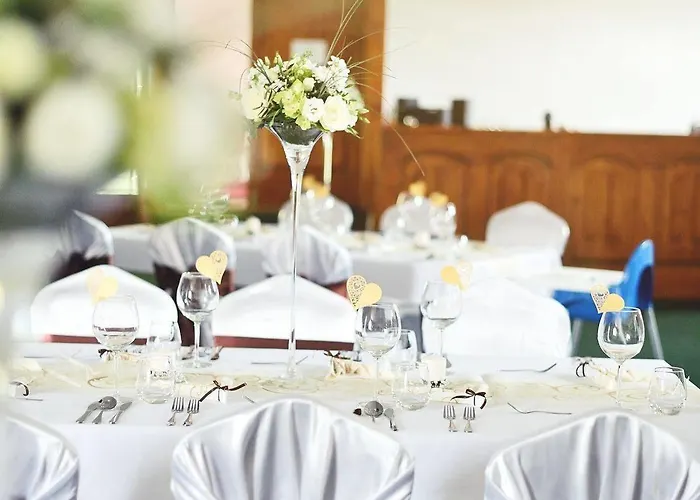 Hotel Dvůr Pecínov 4*